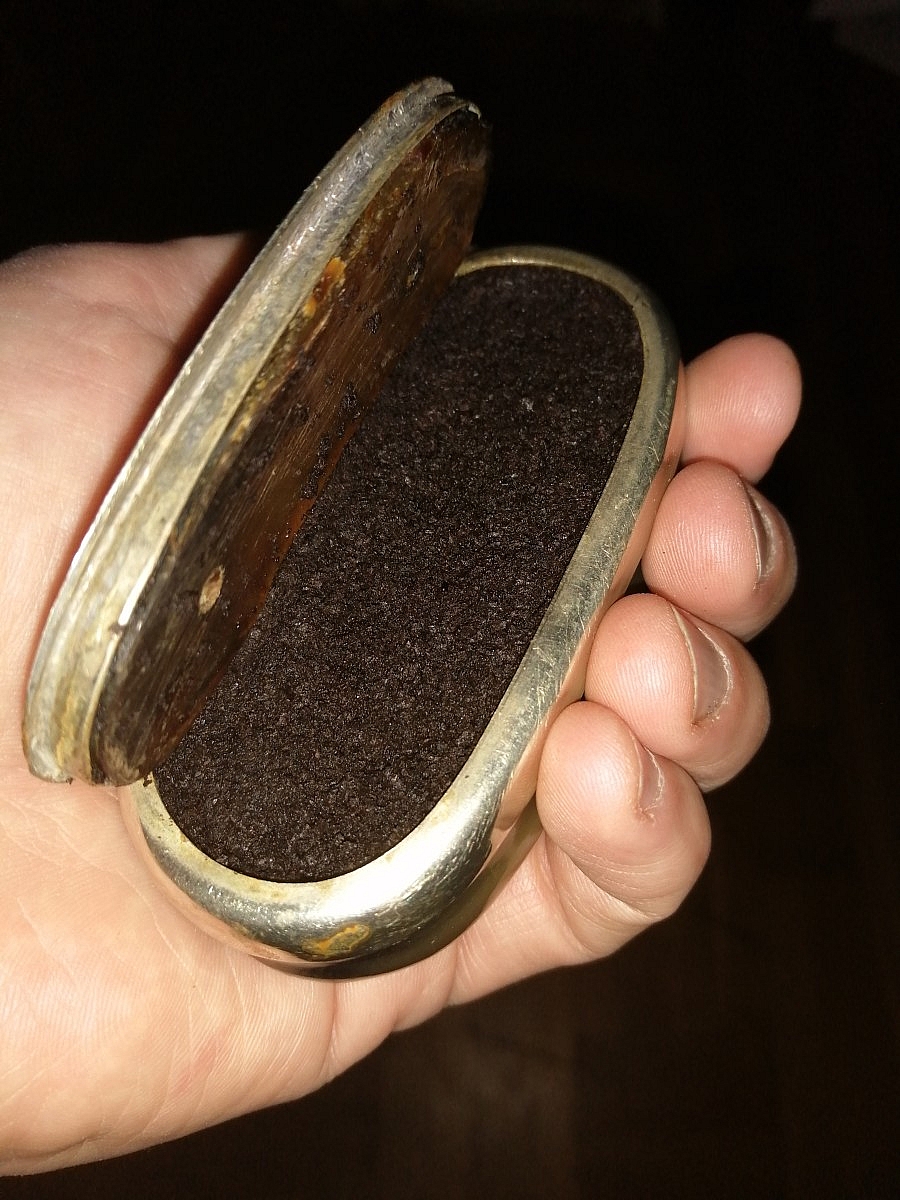 En standard dosa av denna typ rymmer ca:50-60g snus. 