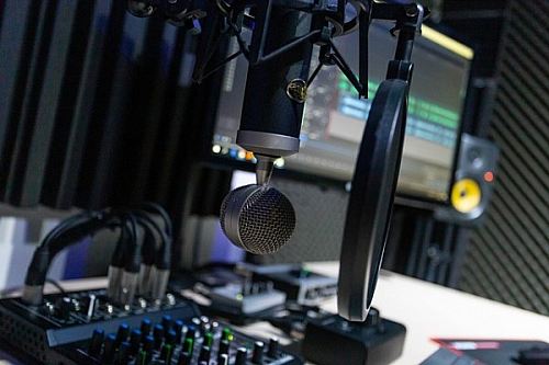 Podcasts kan vara riktigt intressanta och lrorika. Bildklla: Pixabay