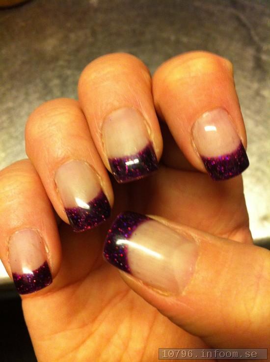 Nagelfrlngning, Gele - Gjort lite julnaglar p mig sjlv. Rd/lilla glitter gele!