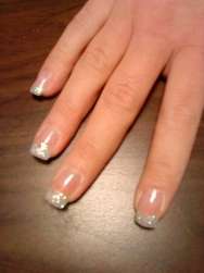 Piffat till mina egna naglar med lite glitternagellack som fransk manikyr