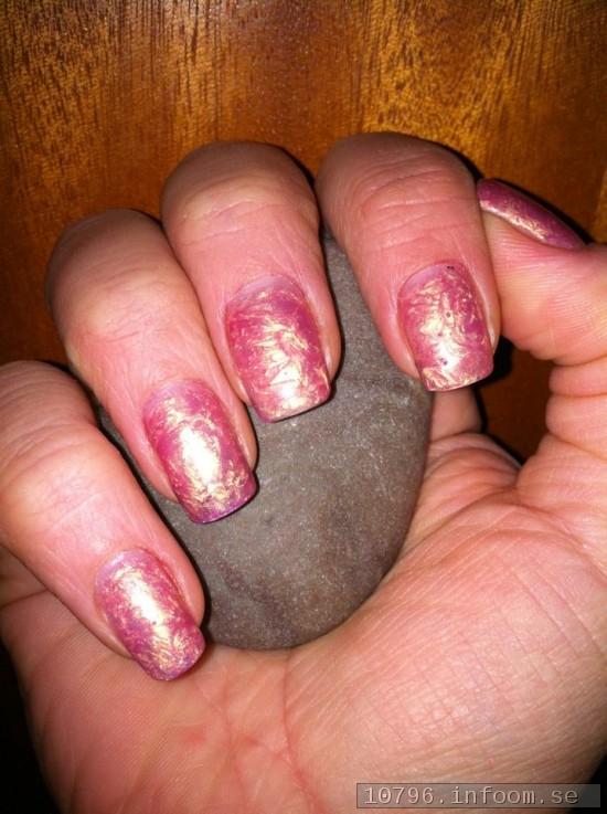 Provade ett nytt täckande rosa skimmrande gele över hela nageln. Supersnyggt istället för att lacka! Provade ett nytt täckande rosa skimmrande gele över hela nageln. Supersnyggt istället för att lacka!