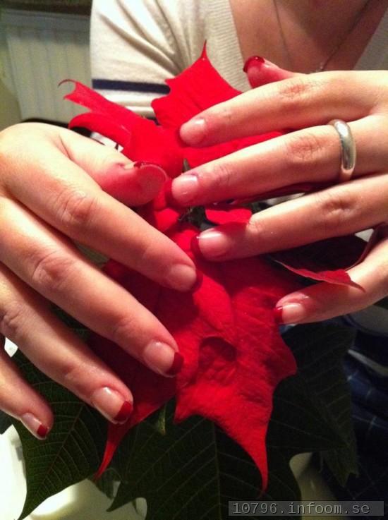 Nagelfrlngning Gele - Julnaglar. Rd fransk manikyr. 
Rtt fint lack med lite glitterskimmer!