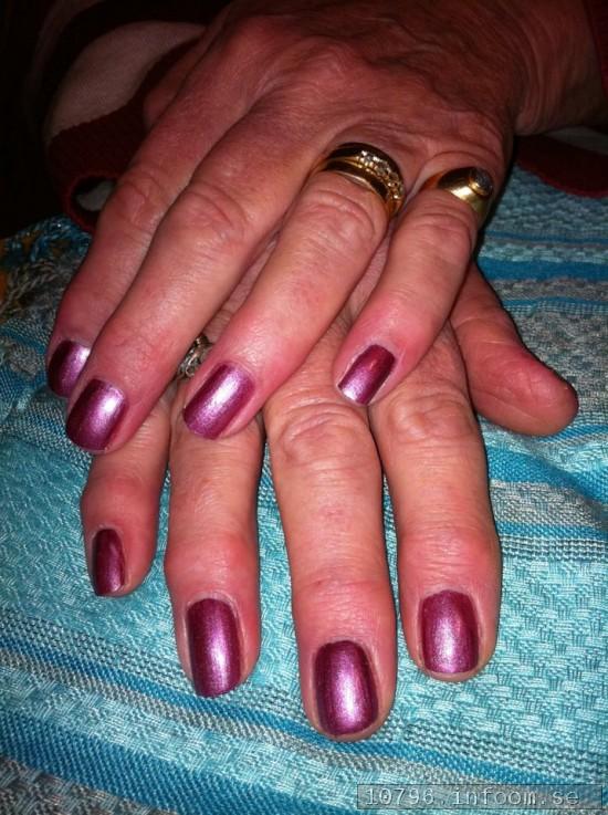 Mamma fick en skn SPA manikyr med lackning.