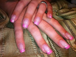 Maria - Va på återbesök igen och ville piffa till sin franska manikyr med en babyrosa manikyr. Mycket fint till sensommaren och på bruna händer! Maria - Va på återbesök igen och ville piffa till sin franska manikyr med en babyrosa manikyr. Mycket fint till sensommaren och på bruna händer!