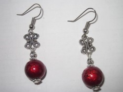 OR042 Red drizzle: rhngen med stora rda drizzle prlor...59:- SLD 
Fr att se en strre bild, klicka p denna lnk.