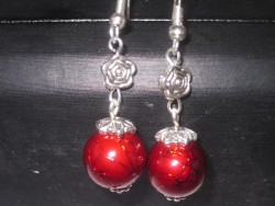 OR043 Red rose: rhngen med rda drizzle prlor och rosor...55:- SLD  
Fr att se en strre bild, klicka p denna lnk.