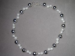 HA074 2 row silver: 2 radigt halsband med vita och silver prlor...119:- SLD  
Fr att se en strre bild, klicka p denna lnk.