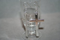 OR059 Silver cross: rhngen med stora silverfrgade kors...80:- SLD
Fr att se en strre bild, klicka p denna lnk.