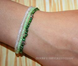 AR009 Greensparkle: Armband med elastiskt band i grnt och vitt...60:- SLD