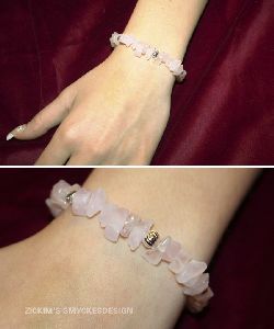 AR019 Elastic Rose: Armband med elastiskt band med rosenkvarts stenar...70:- SLD