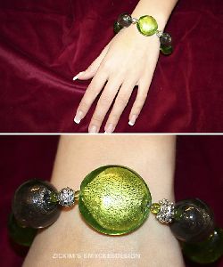 AR023 Greenball: Armband med stora grna/ gra glasprlor...135:- SLD 