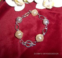 AR027 Chain link: Armband med stora prlor samt filigran prlor...70:- SLD 
Fr att se en strre bild, klicka p denna lnk.