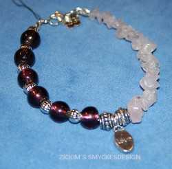 AR048 Pink love: Armband med rosenkvartchips och mrklila glasprlor...75:- SLD 
Fr att se en strre bild, klicka p denna lnk.