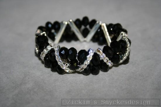 G16: Elastiskt armband med kta svarta swarovski prlor samt strass mellandelar...115:- SLD