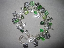 AR098 Green joy: Berlock armband i grnt...110:- SLD 
Fr att se en strre bild, klicka p denna lnk.