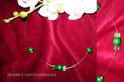 HA011 Flowing green: Halsband med 