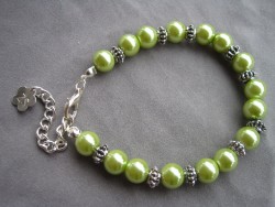 AR083 Chubby green:  Armband med grna prlor samt 
knubbiga mellandelar...69:- SLD  
Fr att se en strre bild, klicka p denna lnk.