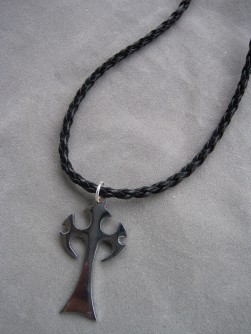 KI008 Cross: Halsband med kors p fltat lderband...70:- SLD
Fr att se en strre bild, klicka p denna lnk.