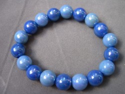 AR088 Candy blue:  Elastiskt armband med hrliga akryl 
prlor i bltt...40:- SLD
Fr att se en strre bild, klicka p denna lnk.