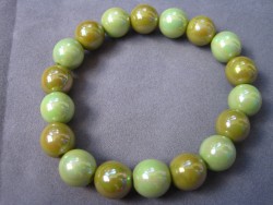 AR089 Candy green: Elastiskt armband med hrliga akryl 
prlor i grnt...40:- SLD
Fr att se en strre bild, klicka p denna lnk.