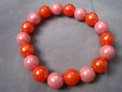 AR090 Candy red: Elastiskt armband med hrliga akryl prlor i rtt...40:- SLD
Fr att se en strre bild, klicka p denna lnk.