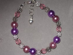 AR125 Purple bling: Armband med lila prlor och sm blommor...69:- SLD
Fr att se en strre bild, klicka p denna lnk.