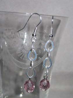 OR047 Pink chain: rhngen med rosa prlor p kedja...45:- SLD
Fr att se en strre bild, klicka p denna lnk.