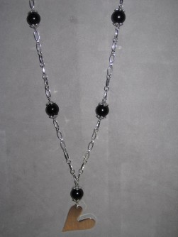 HA092 Black pearl heart: Långt halsband (ca 70cm) med svarta pärlor och stort hjärta...115:- SÅLD  
För att se en större bild, klicka på denna länk.