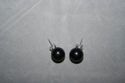 OR052 Black ear stick: rhngen med svarta snckskalsprlor...55:- SLD
Fr att se en strre bild, klicka p denna lnk.