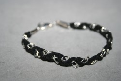 AR131 Black chain: Armband med svart mockaband och 
kedja sammanfltat...69:- 39:-Fr att se en strre bild, klicka p denna lnk.