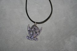 KI009 Dragon: Halsband med drake p lderband...55:- SLDFr att se en strre bild, klicka p denna lnk.