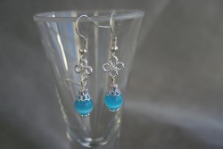 OR060 Little blue: rhngen med bla cateye prlor...finns att kpa hos Studio Mini 
SLDFr att se en strre bild, klicka p denna lnk.