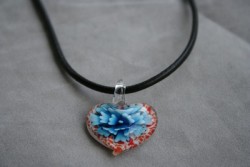 HG001 Glass heart: Halsband med lderband och hjrta i glas...89:-
Fr att se en strre bild, klicka p denna lnk.