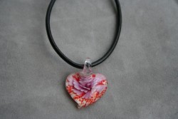 HG002 Glass heart: Halsband med lderband och hjrta i glas...89:-
Fr att se en strre bild, klicka p denna lnk.