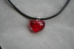 HG005 Glass heart: Halsband med lderband och hjrta i glas...85:- SLD
Fr att se en strre bild, klicka p denna lnk.