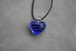 HG006 Glass heart: Halsband med lderband och hjrta i glas...85:- SLD
Fr att se en strre bild, klicka p denna lnk.