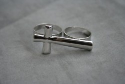 OV029 Cross ring: Ring med kors fr tv fingrar..80:- SLD
Fr att se en strre bild, klicka p denna lnk.