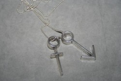 HA126 Women vs man: Halsband (70 cm) med kvinna + man hngen...110:- 80:-Fr att se en strre bild, klicka p denna lnk.