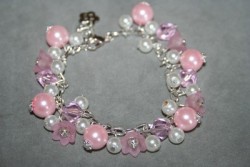 AR144 Pink flowers: Rasselarmband i rosa...95:- SLDFr att se en strre bild, klicka p denna lnk.