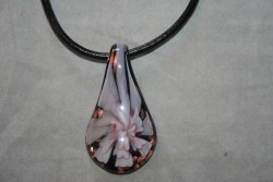 HG013 Glass pendant: Halsband med lderband och hnge i glas...99:-
SLDFr att se en strre bild, klicka p denna lnk.