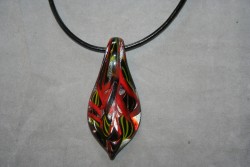 HG012 Glass pendant: Halsband med lderband och hnge i glas...99:- SLD
Fr att se en strre bild, klicka p denna lnk.