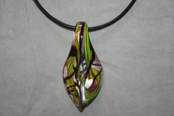 HG014 Glass pendant: Halsband med lderband och hnge i glas...99:-
Fr att se en strre bild, klicka p denna lnk.