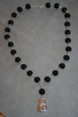 HA129 Big black love: Halsband med stora svarta prlor...115:- 85:-
Fr att se en strre bild, klicka p denna lnk.