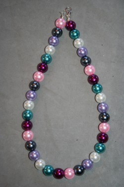 HA132 Big multi color: Halsband (45 cm) med stora prlor i blandade frger...125:- SLD 
Fr att se en strre bild, klicka p denna lnk.