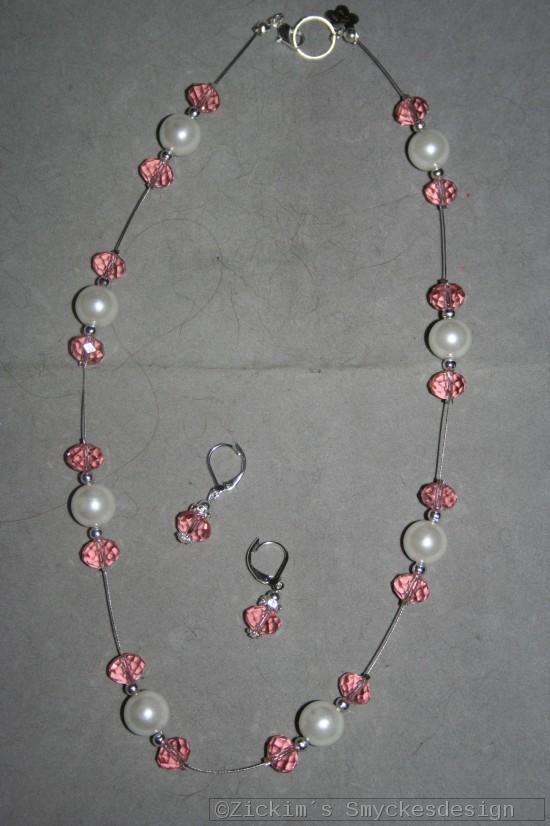 SE053 Pink swarovski: Halsband (50 cm) + rhngen med rosa swarovski prlor p wire trd...120:- 
Fr att se en strre bild, klicka p denna lnk.