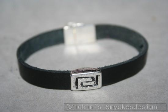 KI015 Inca arm: Armband med lderband (1 cm bred) och en silverdetalj...90:-
SLDFr att se en strre bild, klicka p denna lnk.