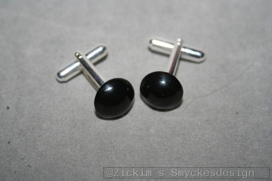 KI014 Black cufflinks: Manchettknappar med svart prla...80:-
Fr att se en strre bild, klicka p denna lnk.