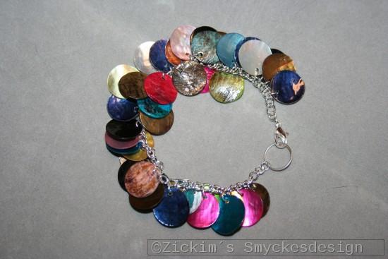 AR163 Color flakes: Armband med snckskalsplattor i olika frger...100:- 70:-