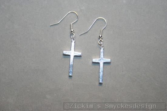 OR075 Little cross: Örhängen (höjd 25mm) med kors...59:- 29:-