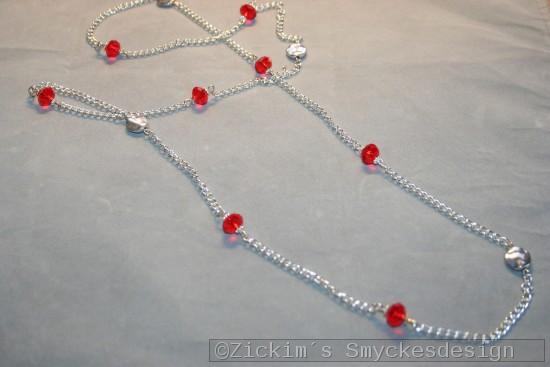 HA153 Christmas swarovski: Långt halsband (104 cm) med röda swarovski pärlor på kedja...105:- 75:-